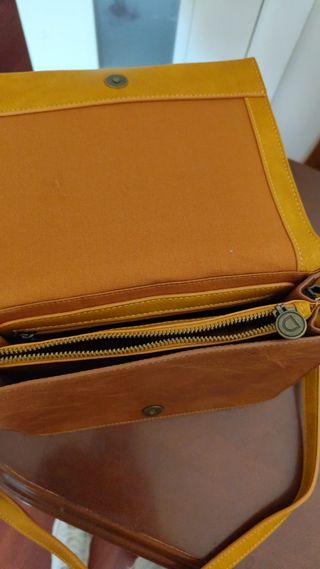 Bolso Desigual marrón con bordados
