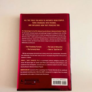 The Like Switch: An Ex-FBI Agent's Guide to Inf...