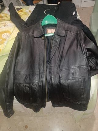 Chaqueta de cuero negra