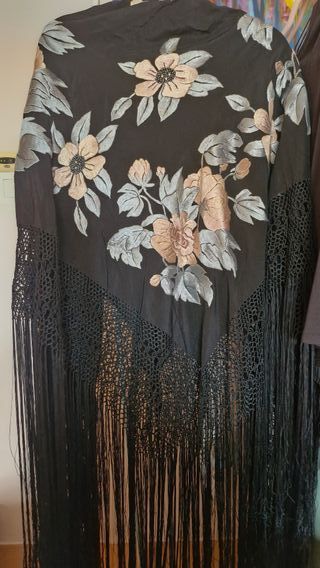 Manton de Manila bordado oro y plata