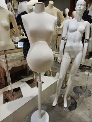 Barriga de embarazada para maniquí y  modista.