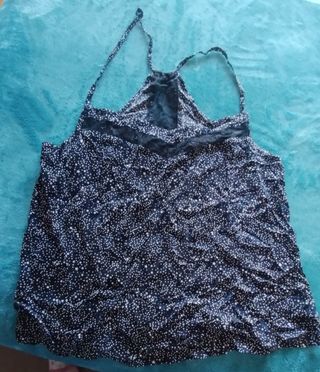 Blusa de tirantes estampado estrellas.