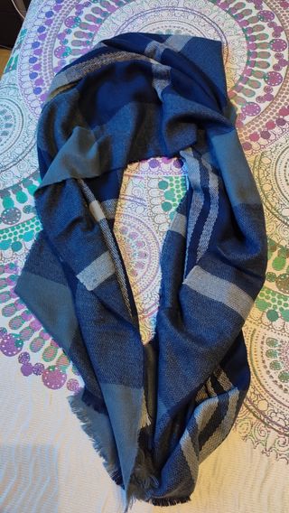 Bufanda de rayas azul y gris