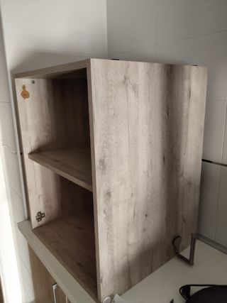 Para la cocina tipo despensa  echo por carpintero