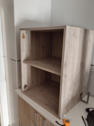 Para la cocina tipo despensa  echo por carpintero