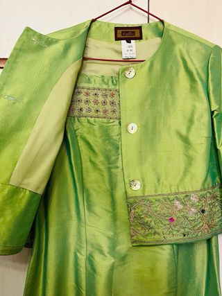 Conjunto Vestido Verde y Dorado 