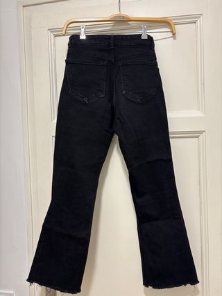 Pantalón vaquero negro Zara flare