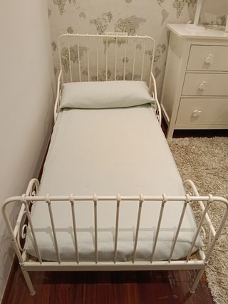 Cama extensible forja Ikea + Ropa de Regalo