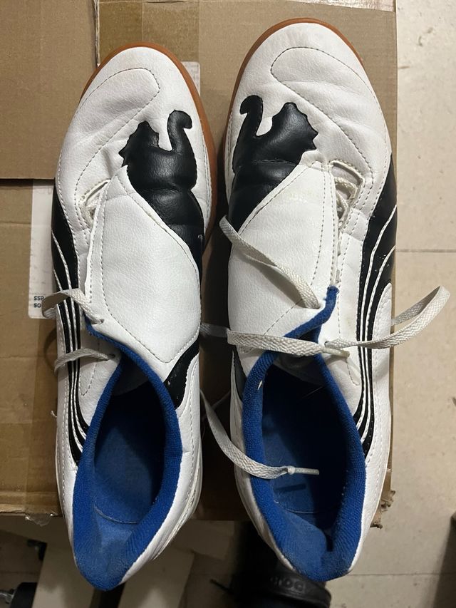 Zapatillas Puma Blancas y Negras