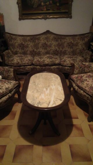 Mesa de centro antigua de madera y mármol