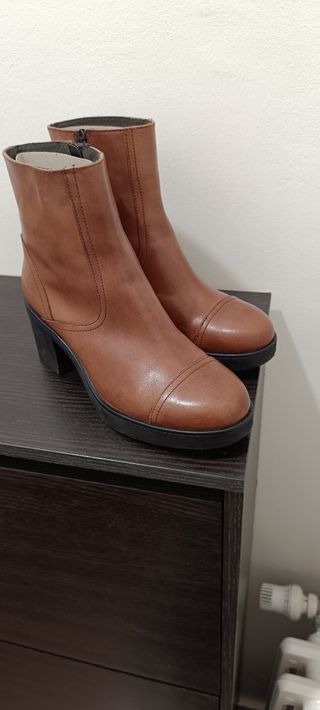 Botines de cuero marrón Camila's