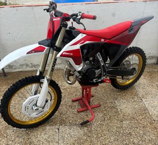 Fantic 125XX Gold Edition 2023 con 30h.