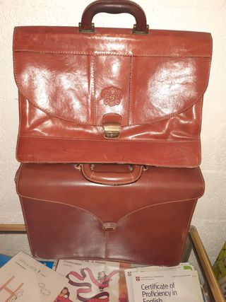 Maletines de cuero marrón claro