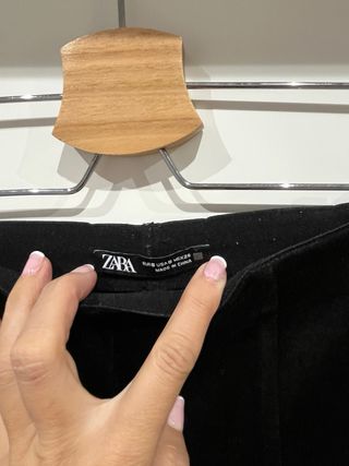 Pantalón pitillo negro de terciopelo.Solo envío.