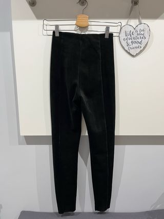 Pantalón pitillo negro de terciopelo.Solo envío.