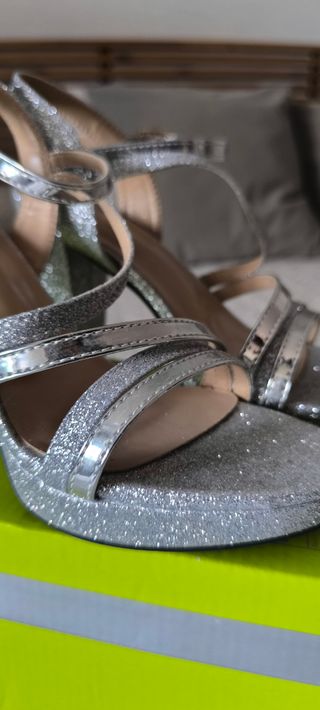 Zapatos de fiesta plateados talla 35