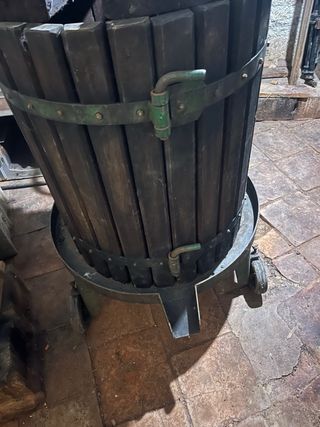 Prensa de vino de madera