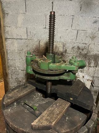 Prensa de vino de madera