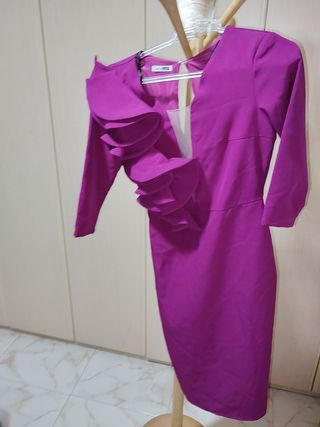 Vestido de fiesta elegante color berenjena 