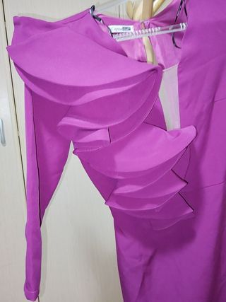 Vestido de fiesta elegante color berenjena 