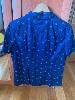 Camisa azul estampada