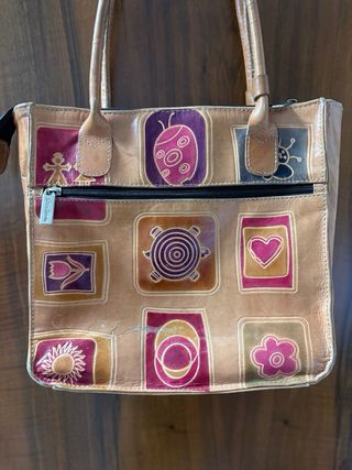 Bolso artesanal con dibujos. 
