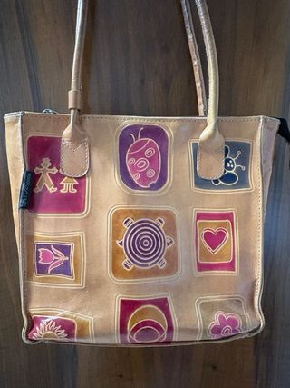 Bolso artesanal con dibujos. 