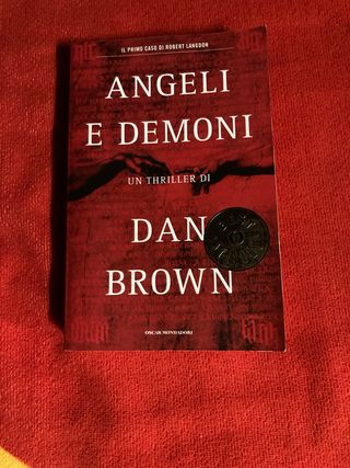 Libro “Angeli E Demoni”.