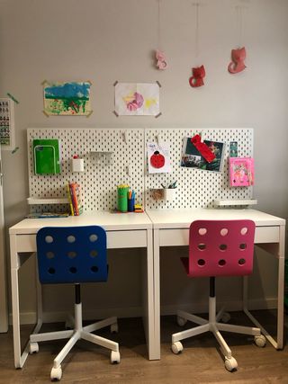 Escritorio infantil doble + 2 sillas Ikea