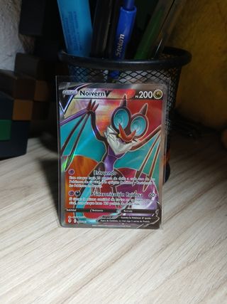 Carta Pokémon Noivern V 195/203