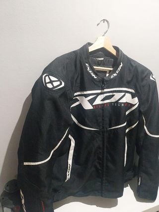 Chaqueta de moto Ixon Negra