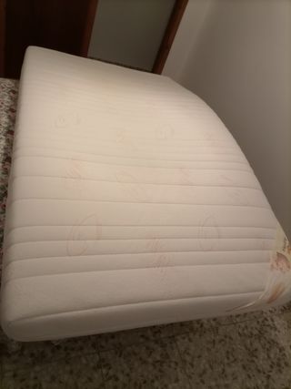 Vendo colchón de  viscoelástica,se adapta al cuerp