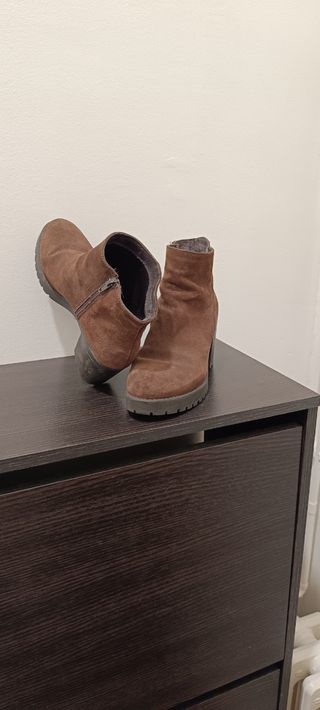 Botines ante tacón grueso marrones