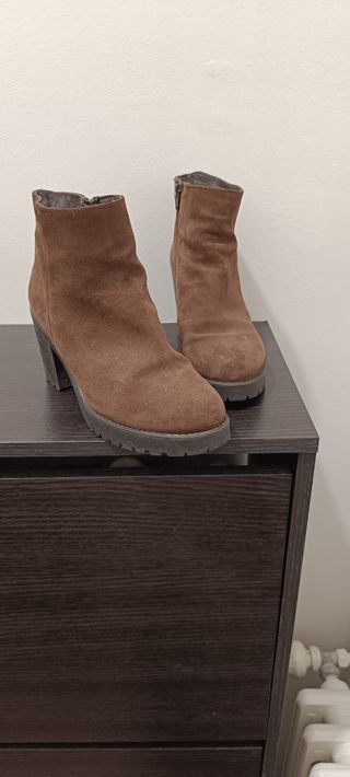 Botines ante tacón grueso marrones