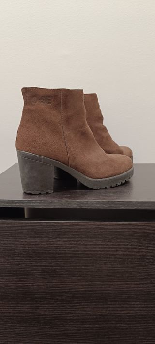 Botines ante tacón grueso marrones