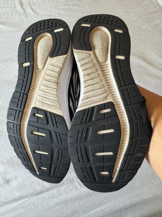 Zapatillas deportivas Adidas negras y blancas