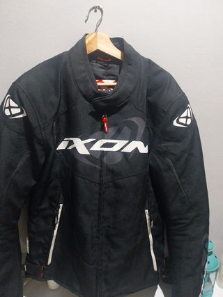 Chaqueta de moto Ixon Negra
