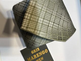 Corbata de seda gris y verde