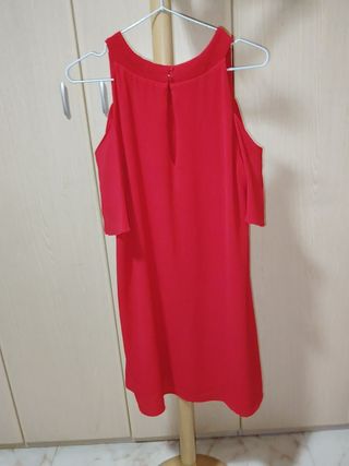 Vestido rojo ocasiones especiales hombros al aire
