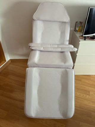 Sillón de masaje blanco y plateado sin estrenar