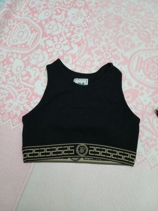 Conjunto Top Negro y Camiseta Estampada