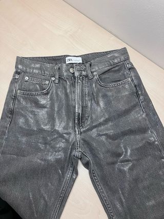 Pantalones vaqueros Zara grises plateados