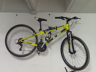 Bicicleta de montaña amarilla