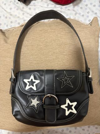 Bolso negro con estrellas blancas
