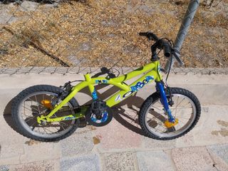 Bicicleta infantil de niño