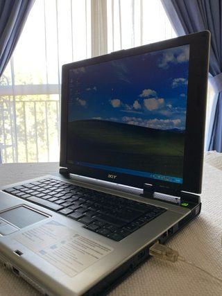 Portátil Acer Aspire 1410 + Mouse y Cargador