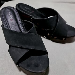 Sandalias negras tacón bajo MARQUIIZ cómodas
