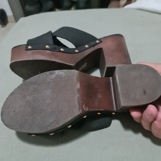 Sandalias negras tacón bajo MARQUIIZ cómodas