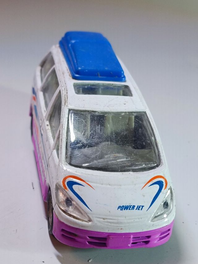 MONOVOLUMEN INNOVA ESTIMA 1/43 SHINSEI