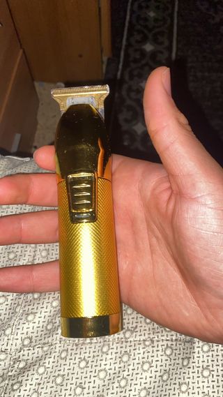 Recortadora de pelo dorada profesional